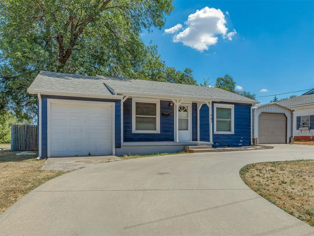 Front exterior — 701 S 14th Street, Chickasha, OK 73018