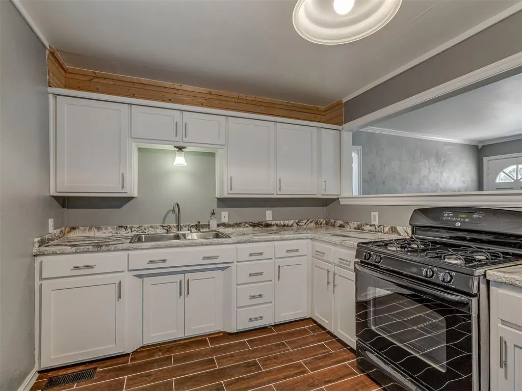 Photo 11 — 701 S 14th Street, Chickasha, OK 73018
