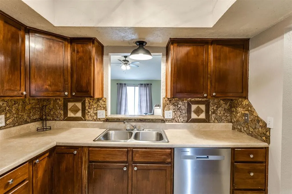Photo 8 — 1011 ROYAL Lane, Yukon, OK 73099