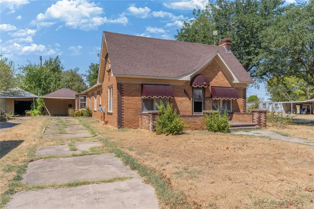 Photo 2 — 1402 S 19th Street, Chickasha, OK 73018