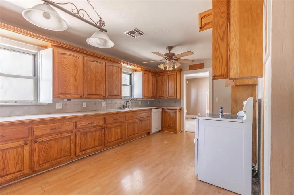 Photo 3 — 1402 S 19th Street, Chickasha, OK 73018