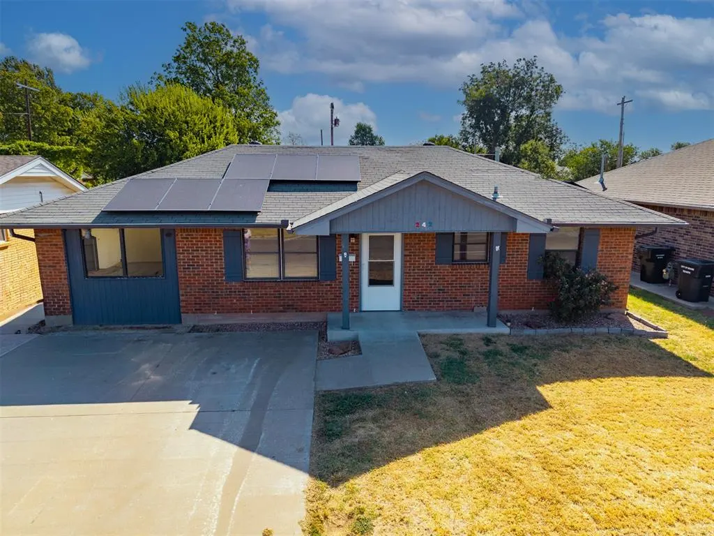 Front exterior — 242 S Janeway Avenue, Moore, OK 73160