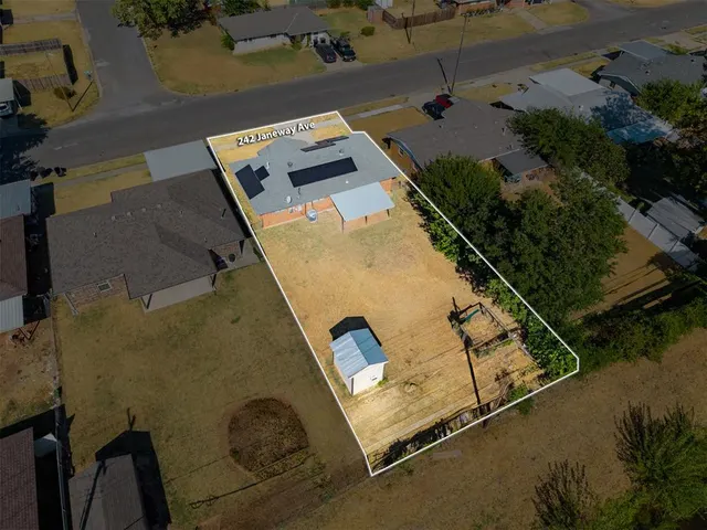 Photo 4 — 242 S Janeway Avenue, Moore, OK 73160