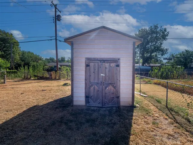 Photo 7 — 242 S Janeway Avenue, Moore, OK 73160