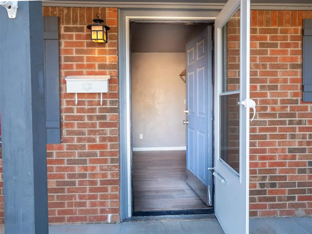 Photo 8 — 242 S Janeway Avenue, Moore, OK 73160