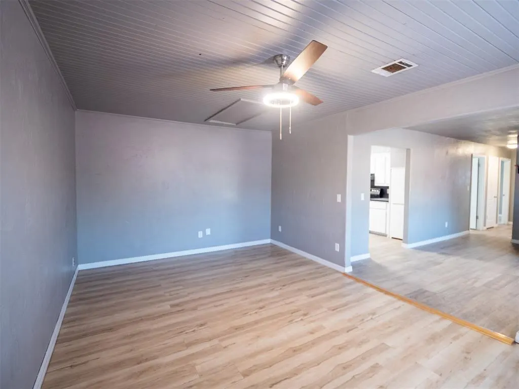 Photo 17 — 242 S Janeway Avenue, Moore, OK 73160