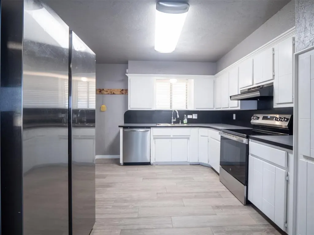 Photo 21 — 242 S Janeway Avenue, Moore, OK 73160