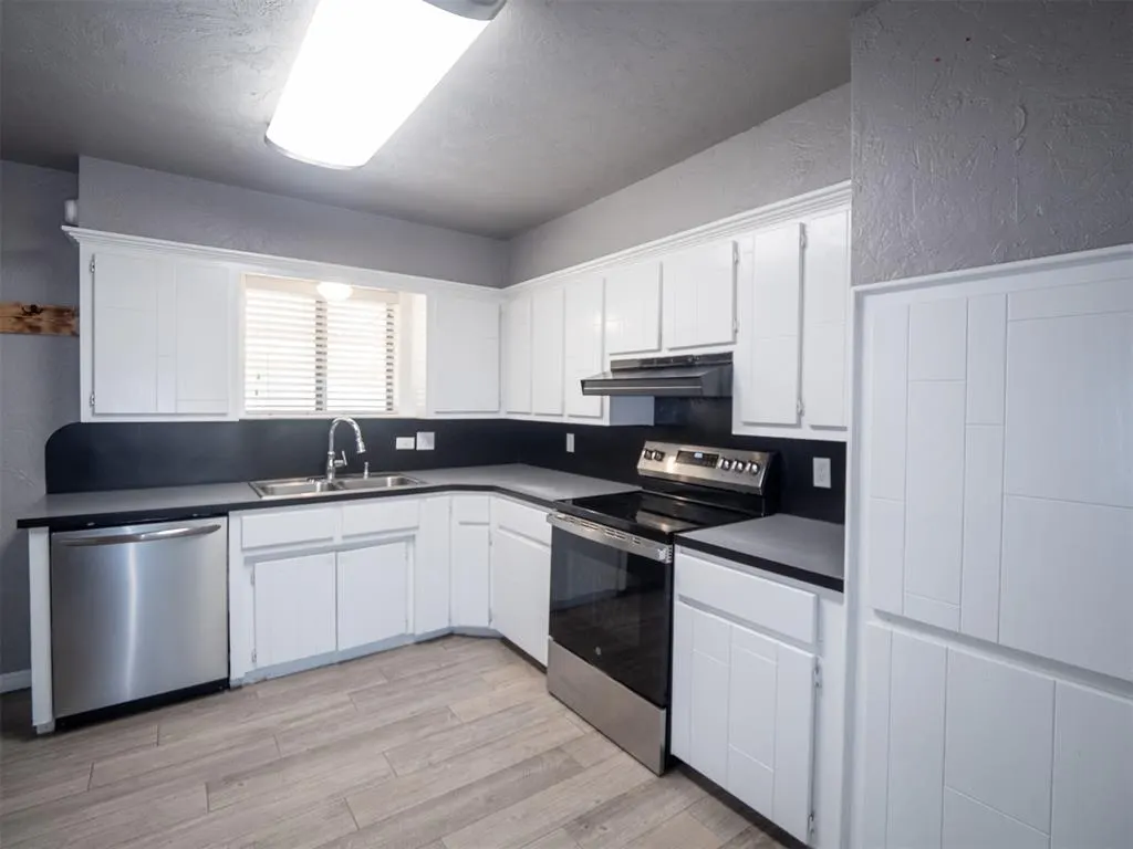 Photo 22 — 242 S Janeway Avenue, Moore, OK 73160