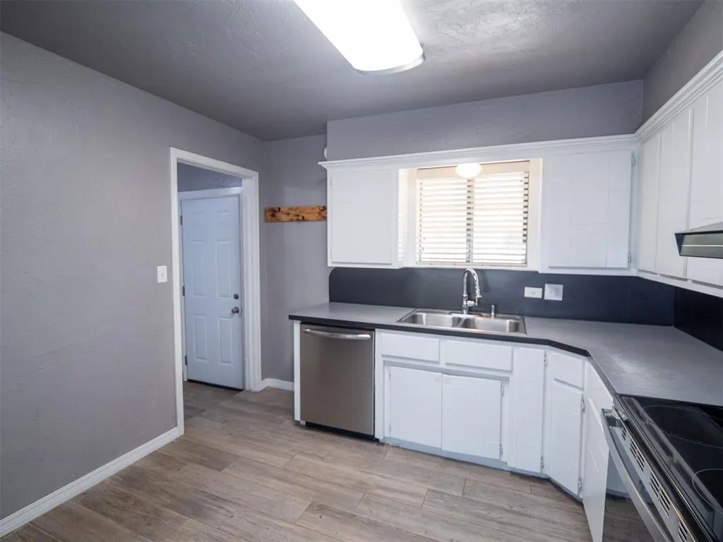 Photo 23 — 242 S Janeway Avenue, Moore, OK 73160