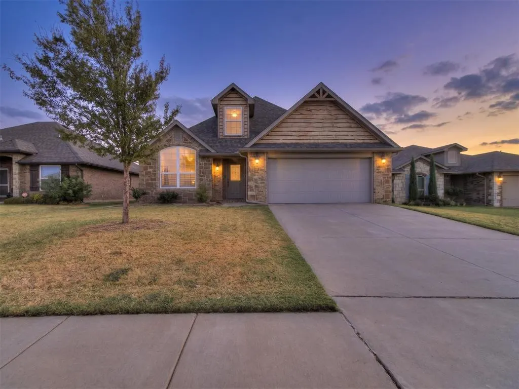 Photo 2 — 15808 Montague Drive, Edmond, OK 73013