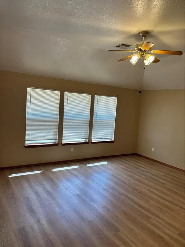 Photo 5 — 8204 Prairie Ridge Road, Oklahoma City, OK 73135