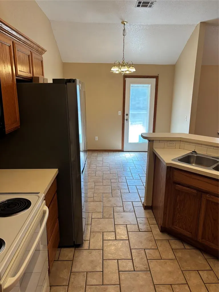 Photo 10 — 8204 Prairie Ridge Road, Oklahoma City, OK 73135