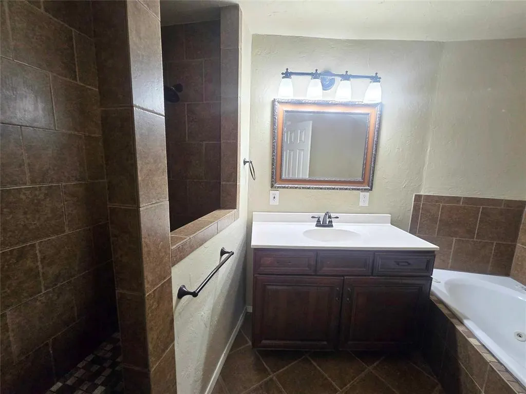 Photo 13 — 6805 NW 42nd Street, Bethany, OK 73008