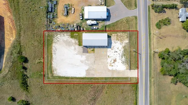 Photo 3 — 7811 N Kickapoo Avenue, Shawnee, OK 74804