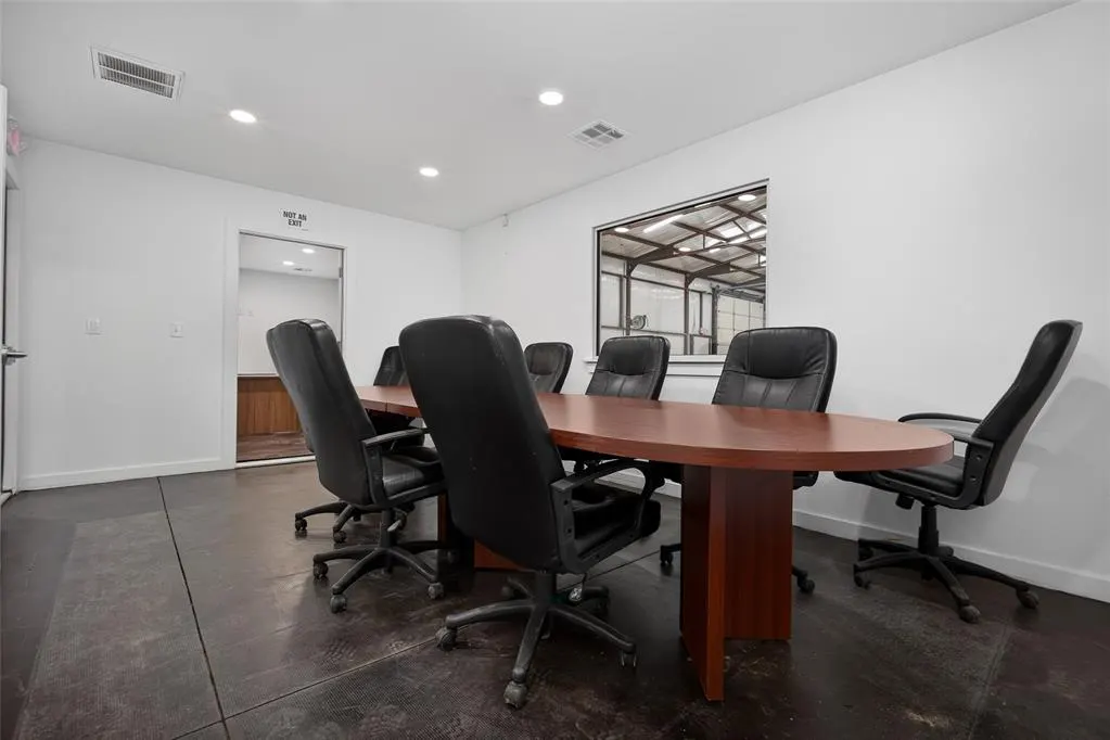 Photo 10 — 7811 N Kickapoo Avenue, Shawnee, OK 74804
