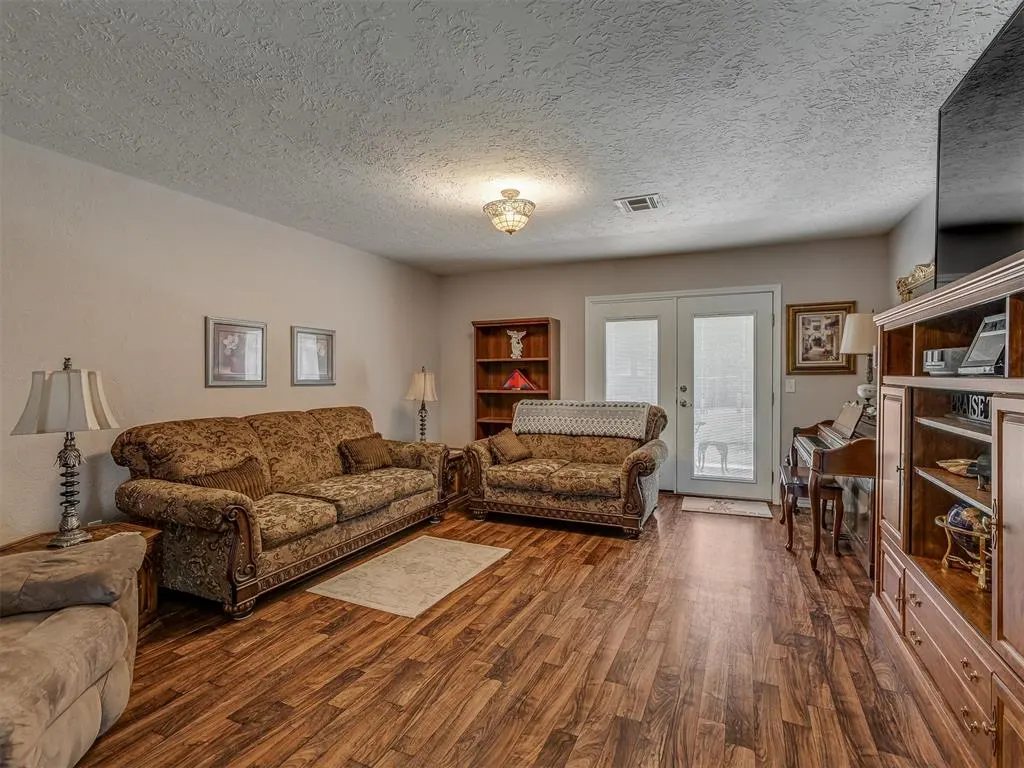 Photo 8 — 1317 California Avenue, Chickasha, OK 73018