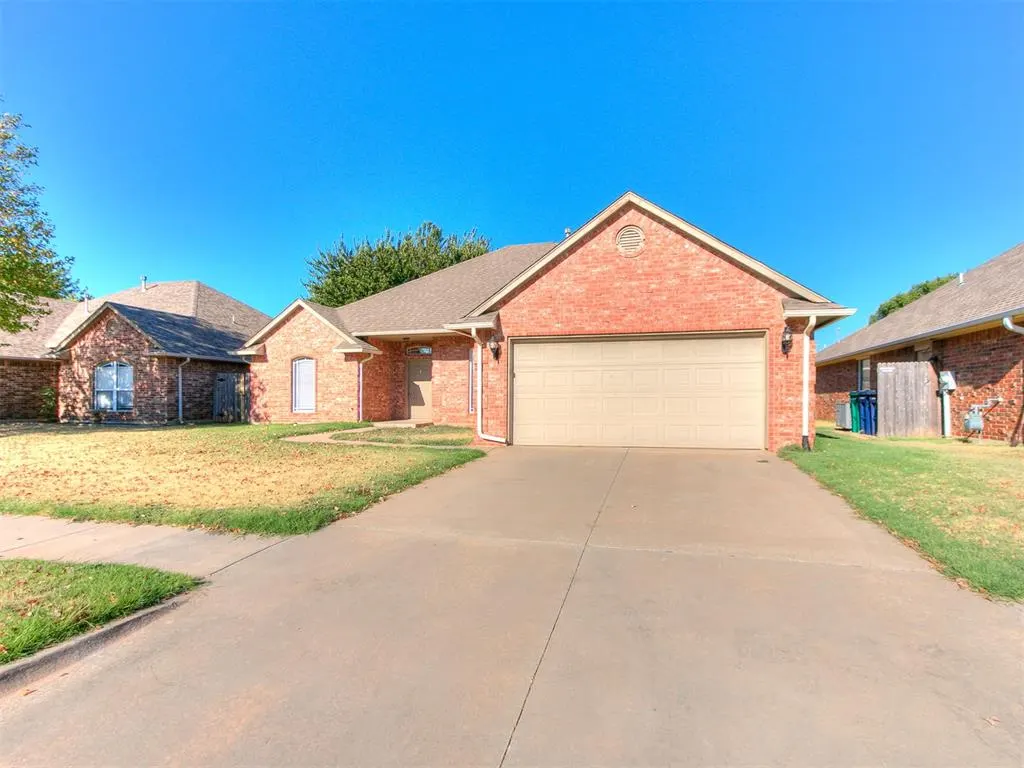 Photo 2 — 3905 Ashley Terrace, Yukon, OK 73099