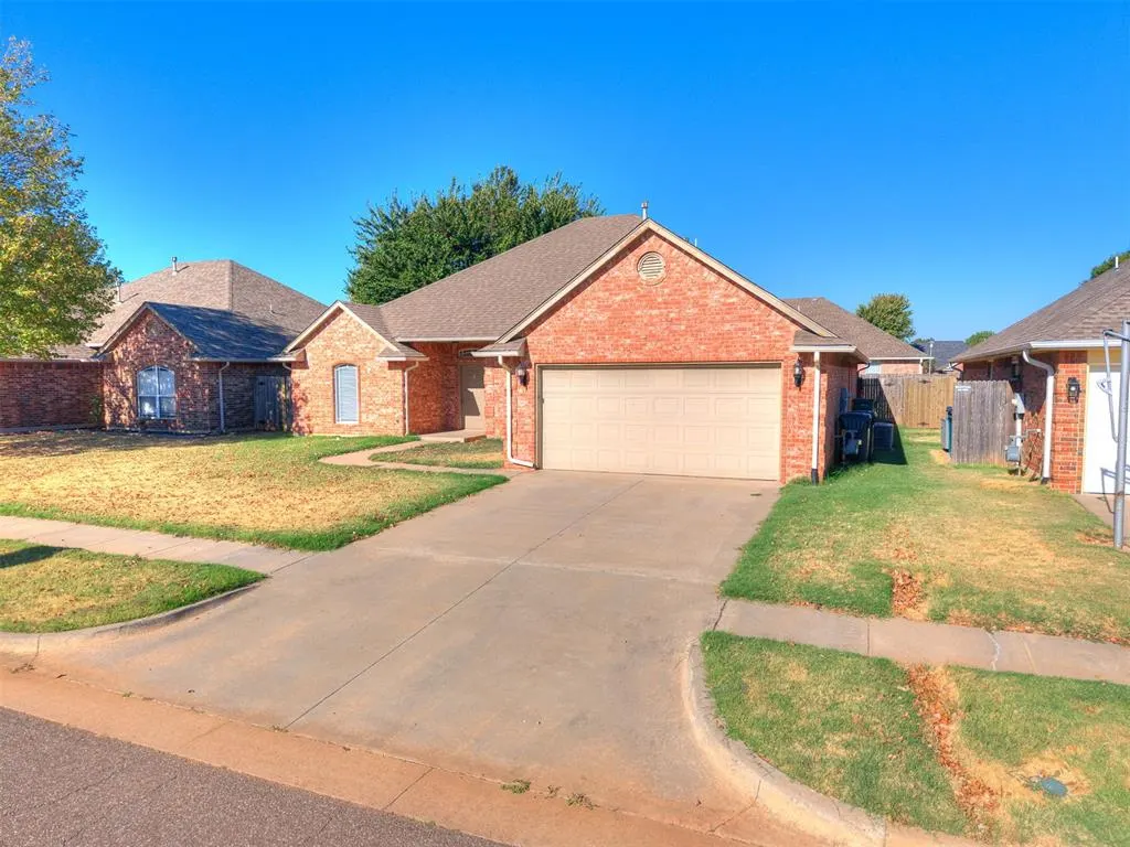 Photo 3 — 3905 Ashley Terrace, Yukon, OK 73099