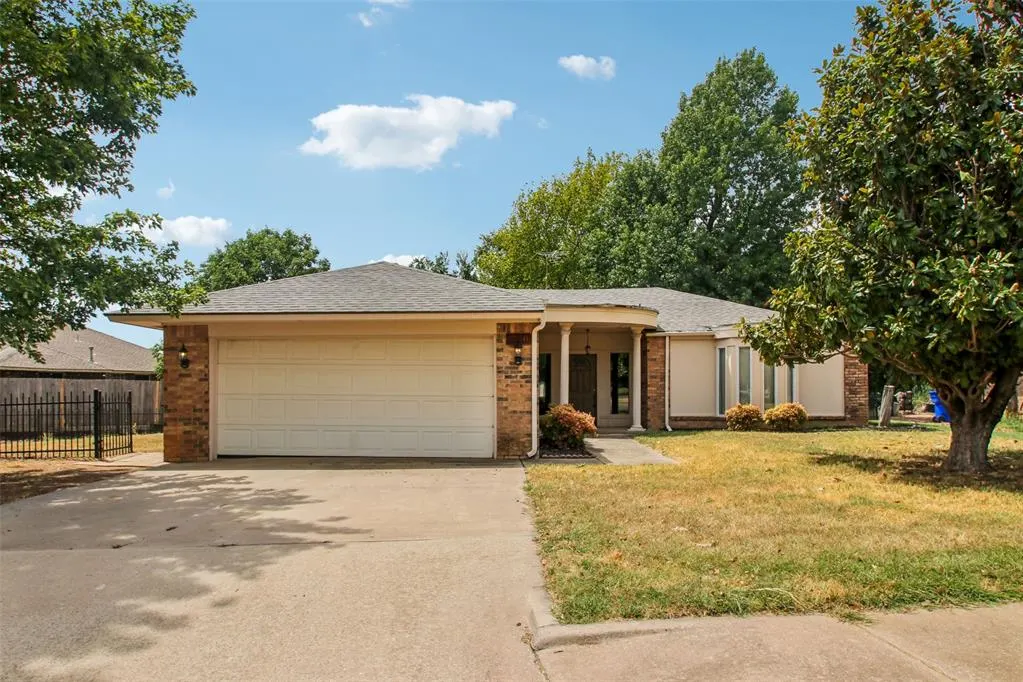 Front exterior — 1536 Creekside Drive, Norman, OK 73071