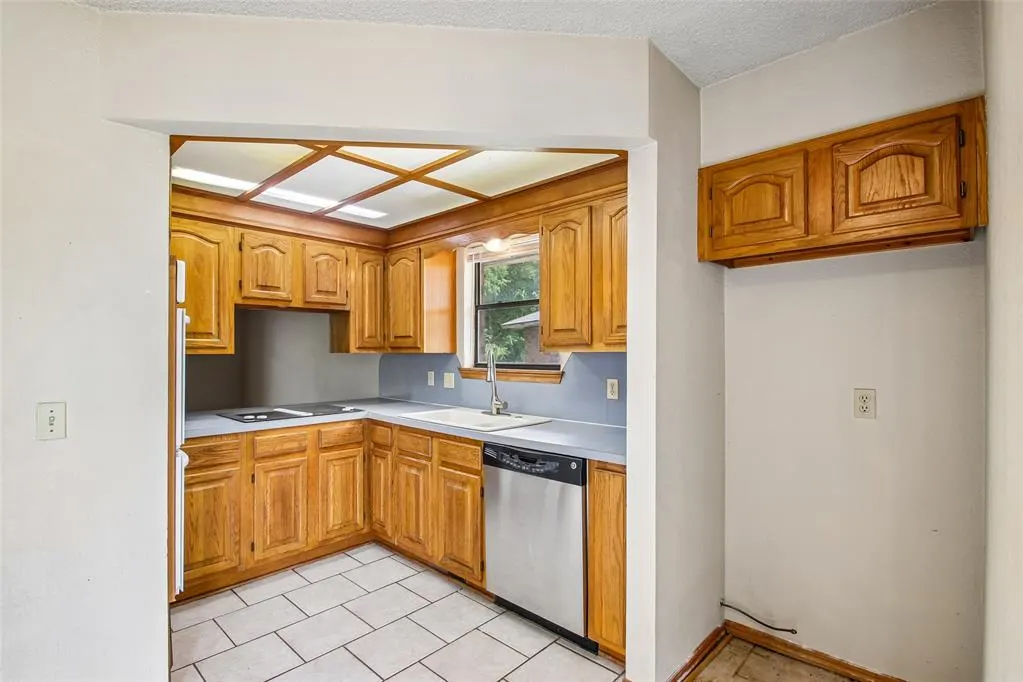 Photo 2 — 1536 Creekside Drive, Norman, OK 73071