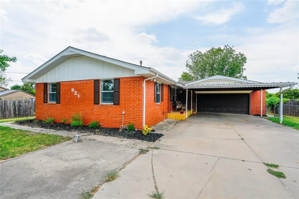 Front exterior — 921 S Post Road, Oklahoma City, OK 73130