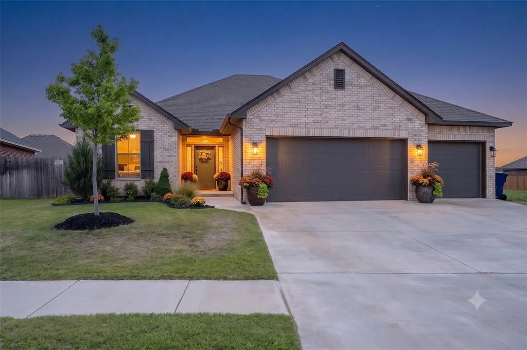 Front exterior — 4604 Bermuda Drive, Mustang, OK 73064