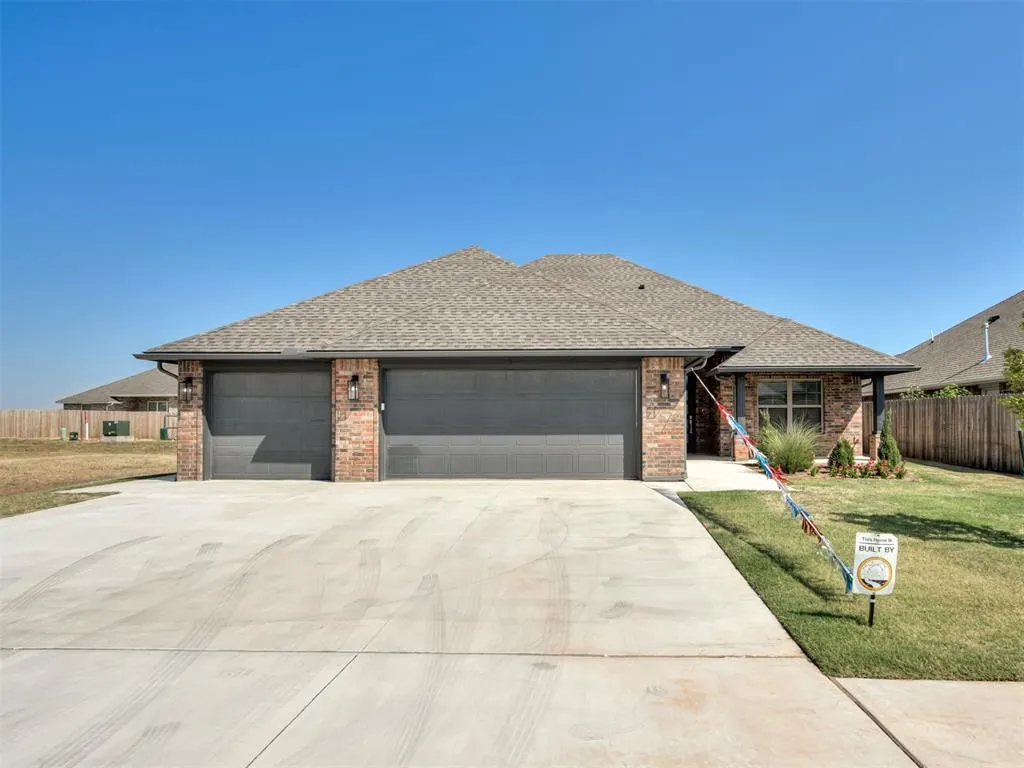 Front exterior — 2905 Kingswood Drive, Norman, OK 73071