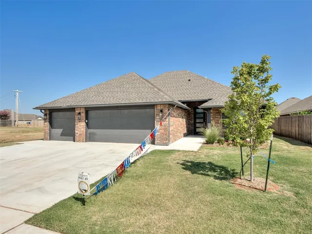 Photo 2 — 2905 Kingswood Drive, Norman, OK 73071