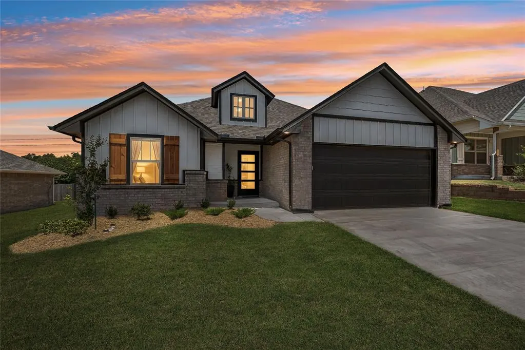 Front exterior — 8125 Mountain Oak Drive, Edmond, OK 73034