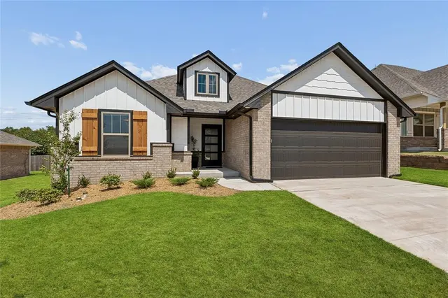 Photo 2 — 8125 Mountain Oak Drive, Edmond, OK 73034
