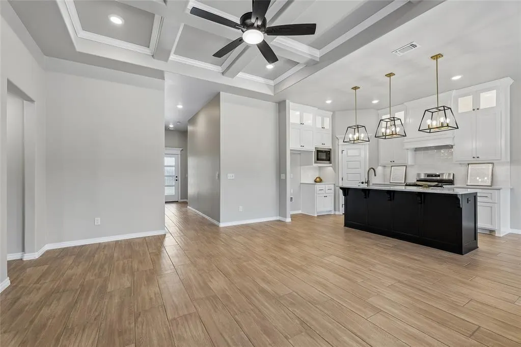 Photo 3 — 8125 Mountain Oak Drive, Edmond, OK 73034