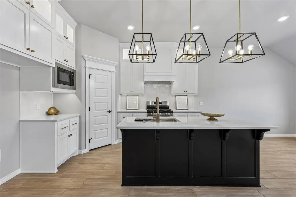 Photo 5 — 8125 Mountain Oak Drive, Edmond, OK 73034