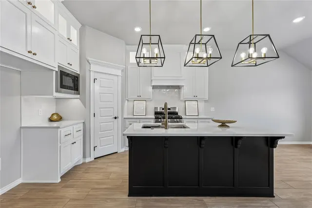 Photo 5 — 8125 Mountain Oak Drive, Edmond, OK 73034