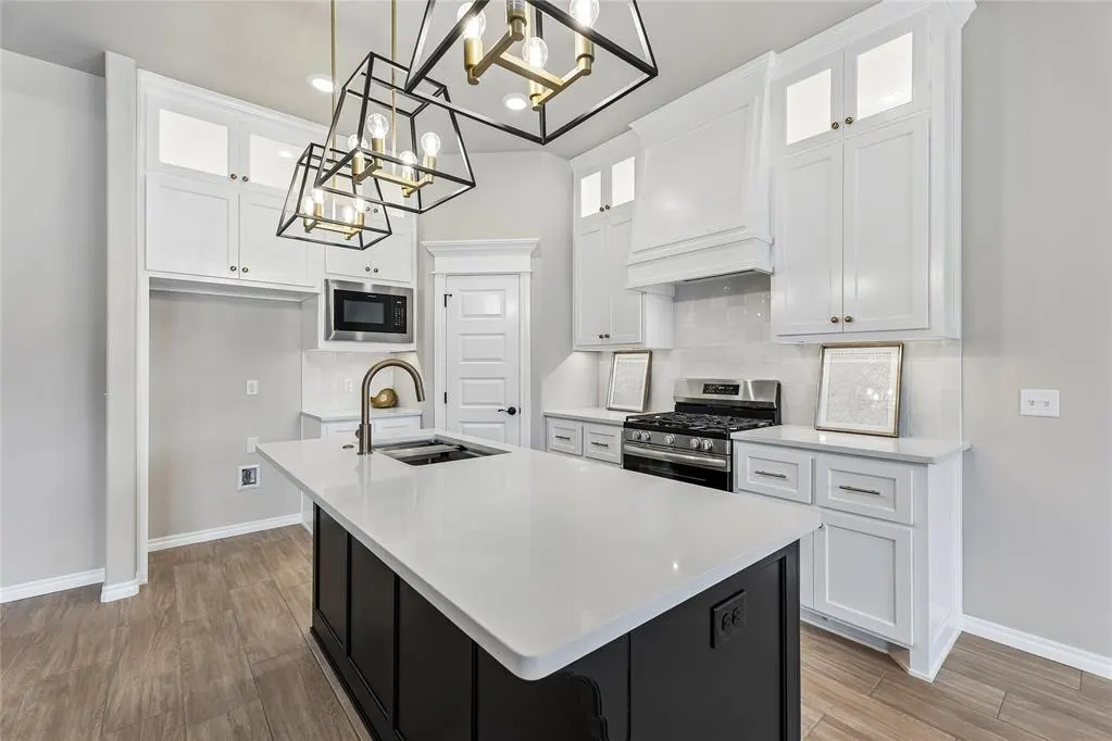 Photo 6 — 8125 Mountain Oak Drive, Edmond, OK 73034