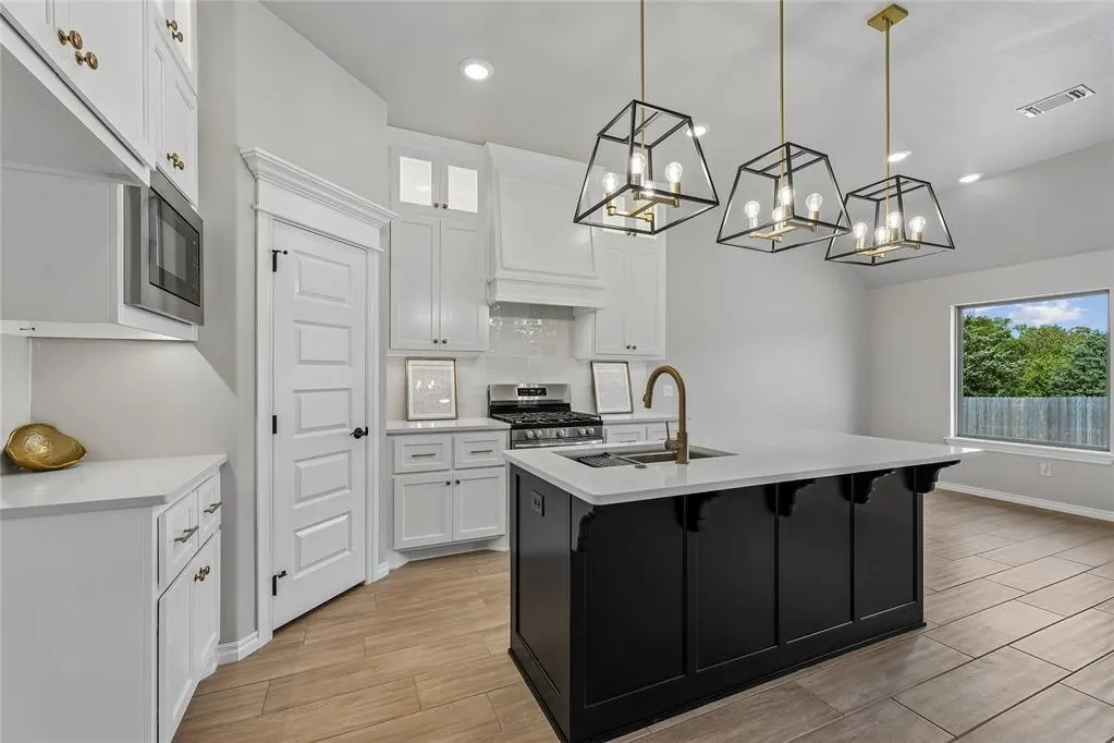 Photo 16 — 8125 Mountain Oak Drive, Edmond, OK 73034