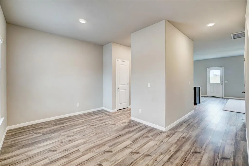 Photo 3 — 1922 Redwood Lane, El Reno, OK 73036