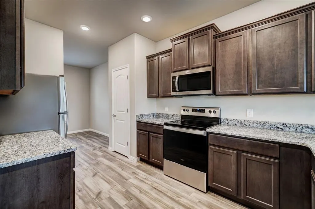 Photo 5 — 1922 Redwood Lane, El Reno, OK 73036
