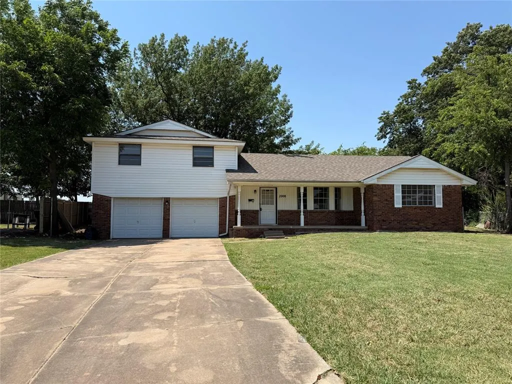 Front exterior — 2008 Lyndon Circle, The Village, OK 73120