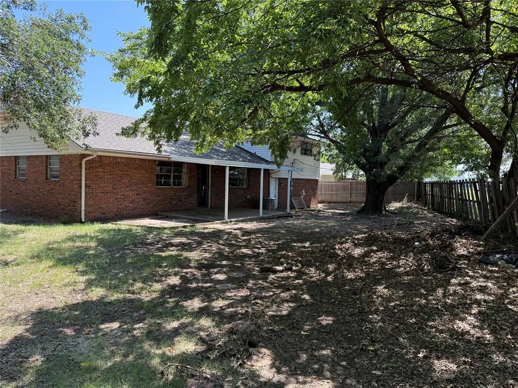 Photo 28 — 2008 Lyndon Circle, The Village, OK 73120