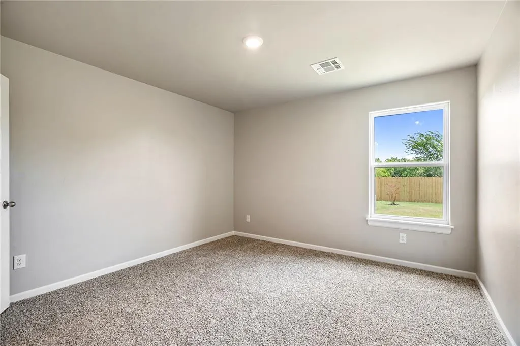 Photo 5 — 1916 Redwood Lane, El Reno, OK 73036
