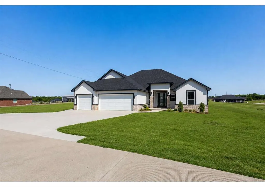 Front exterior — 2440 Canyon Circle, Blanchard, OK 73010