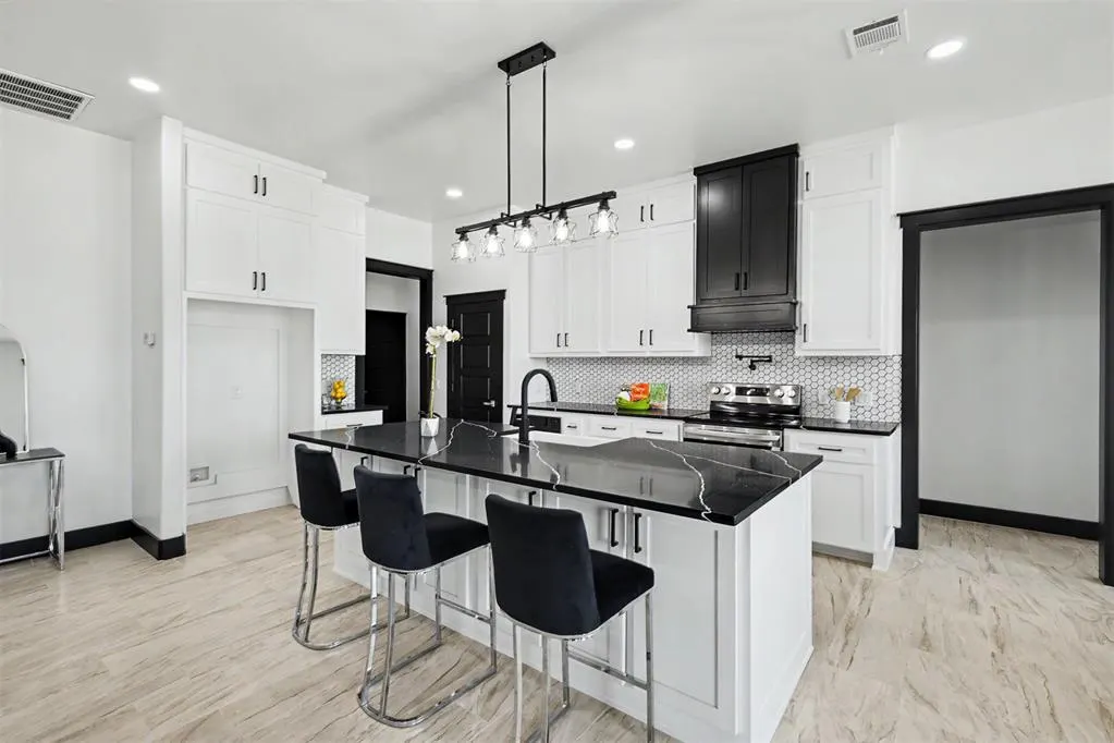 Photo 2 — 2440 Canyon Circle, Blanchard, OK 73010