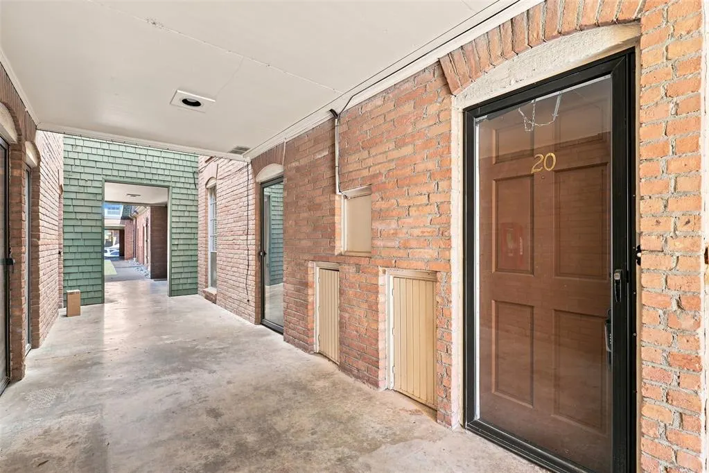Front exterior — 6100 N Brookline Avenue 20, Oklahoma City, OK 73112