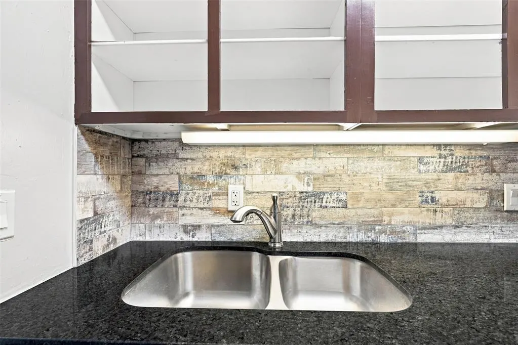 Photo 8 — 6100 N Brookline Avenue 20, Oklahoma City, OK 73112