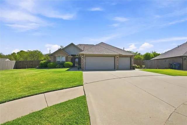 Photo 3 — 11601 SW 17th Court, Yukon, OK 73099