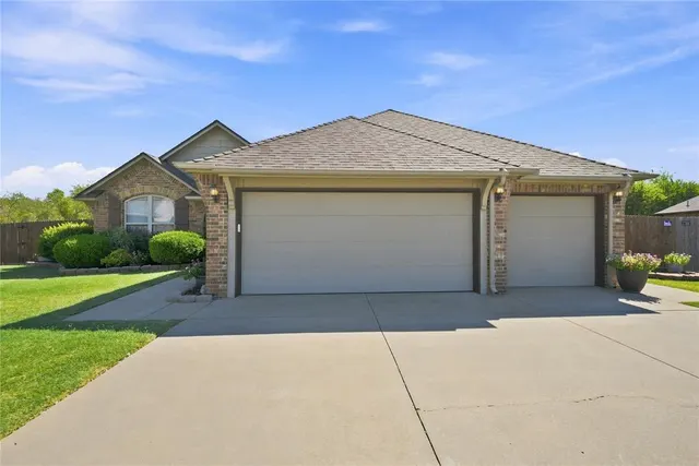 Photo 4 — 11601 SW 17th Court, Yukon, OK 73099