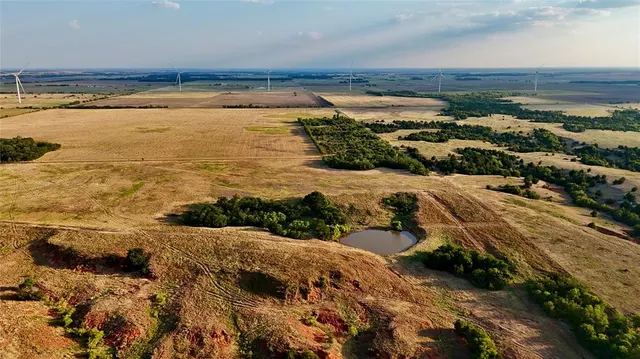 Photo 3 — 26498 E 670 Road, Hennessey, OK 73742