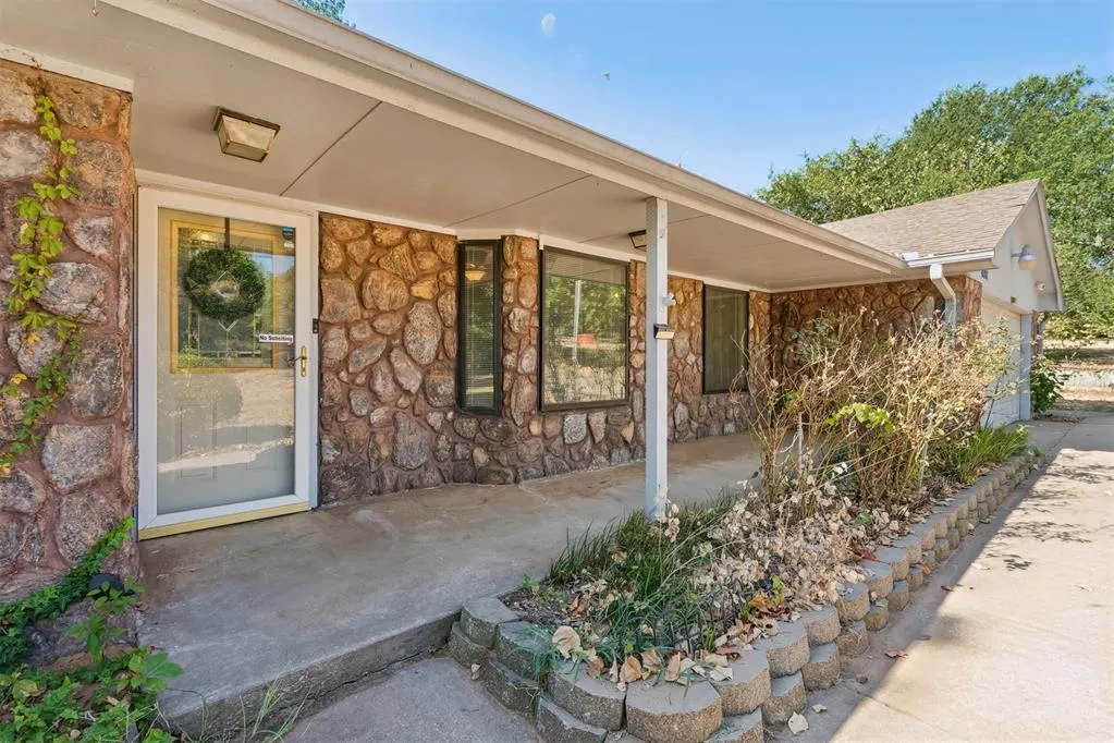 Photo 4 — 4104 Redbud Lane, Edmond, OK 73034