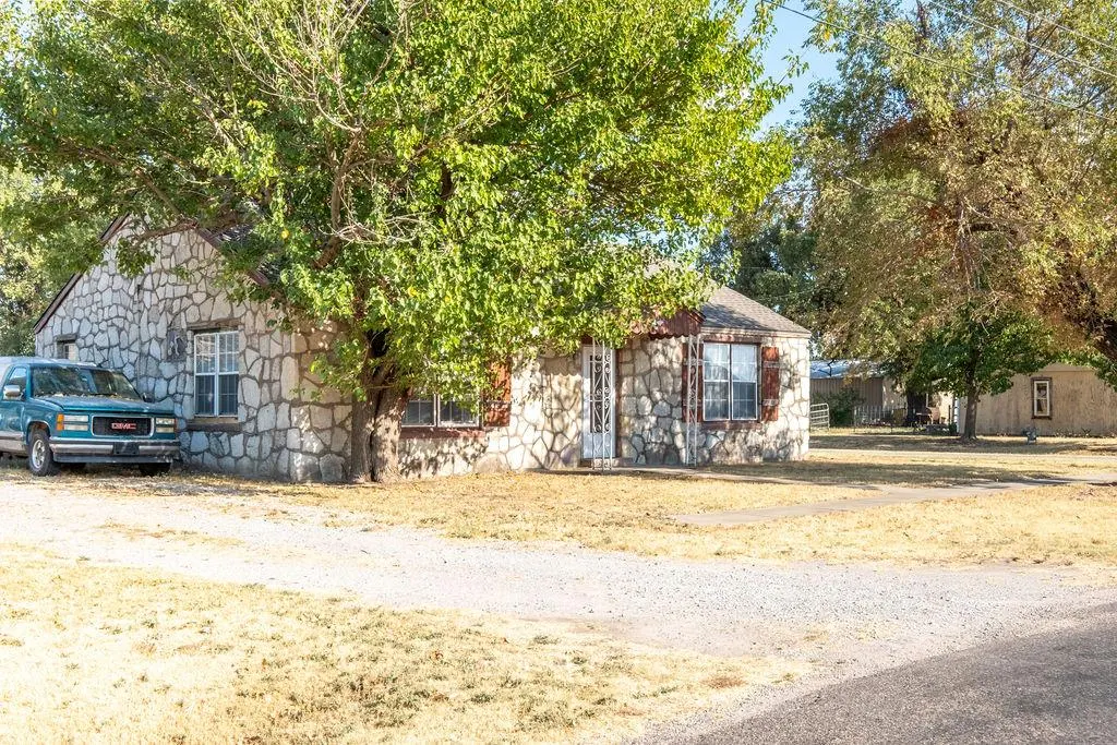 Photo 3 — 202 N Elm Avenue, Union City, OK 73090