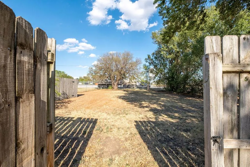 Photo 9 — 202 N Elm Avenue, Union City, OK 73090